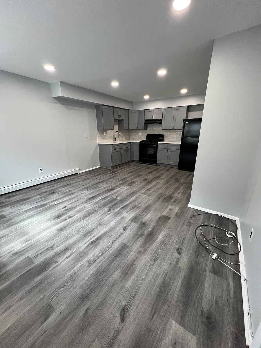 Building Photo - 325 Simonson Ave #2