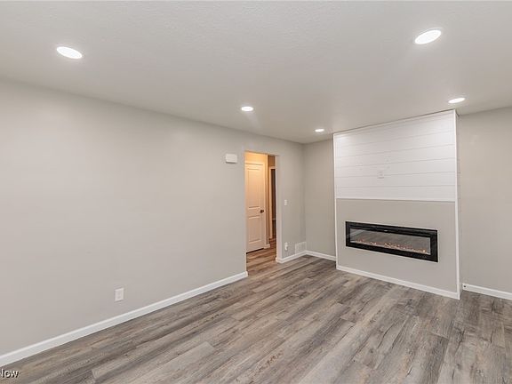 5th image of 1572 Woodhurst Ave
