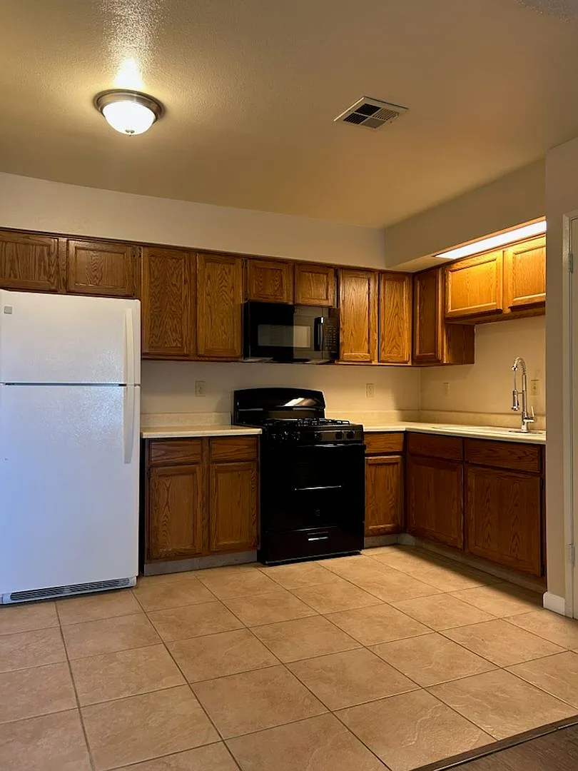 425 Rick Ct. — Photo 4