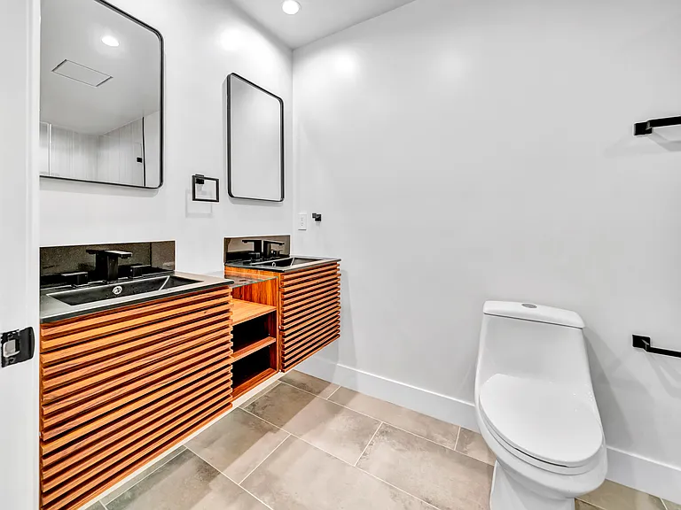 23635 Marylee St — Photo 33