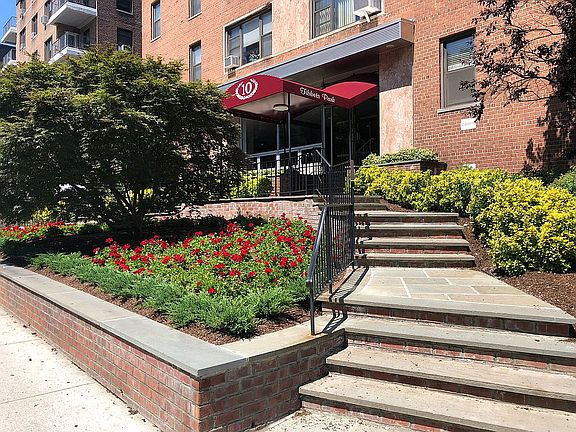 3rd image of 10 N Broadway APT 2J