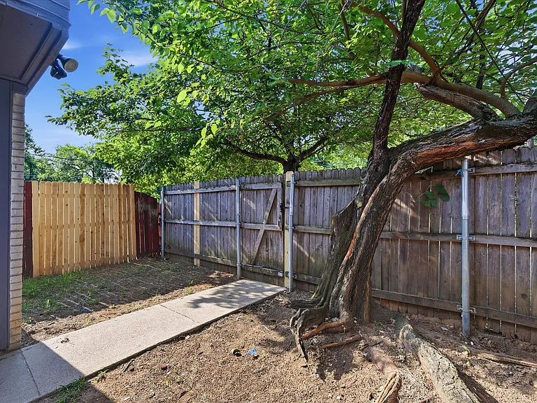 1910 W Sanford St #A — Photo 15
