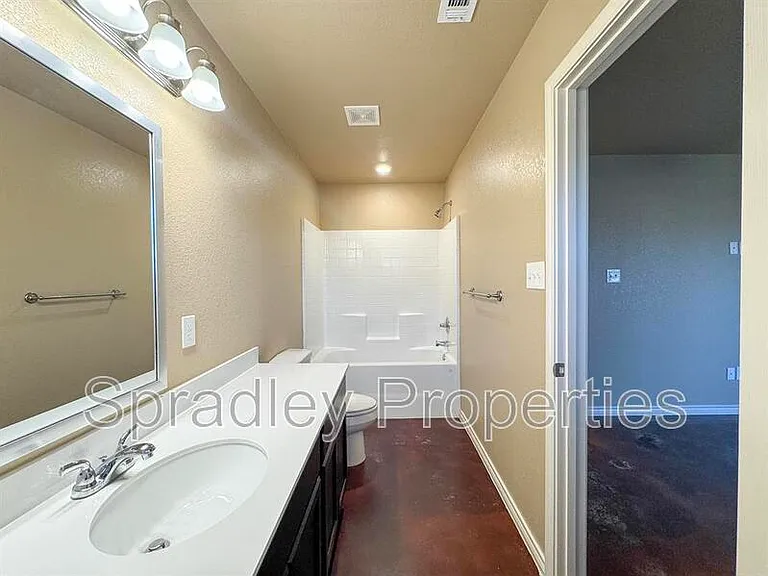 1654 Sabine Rd — Photo 10