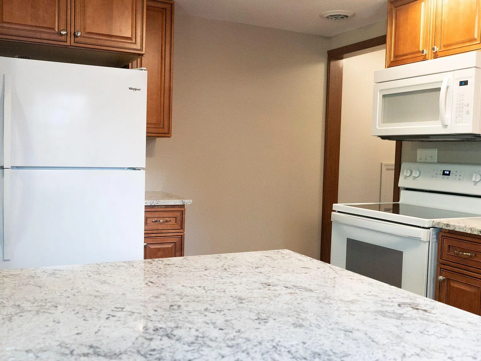 2 bed, 800 sqft, $1,100 — Photo 2