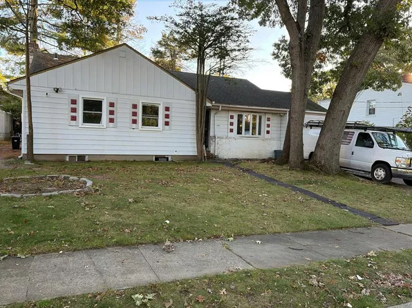 333 Hudson Ave, Roosevelt, NY 11575