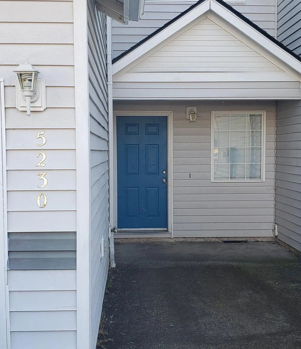 3 bed, 1216 sqft, $1,998 — Photo 2