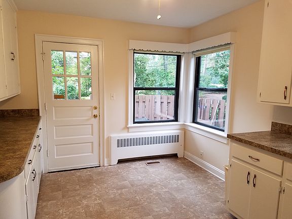 4th image of 932 Oriole Dr