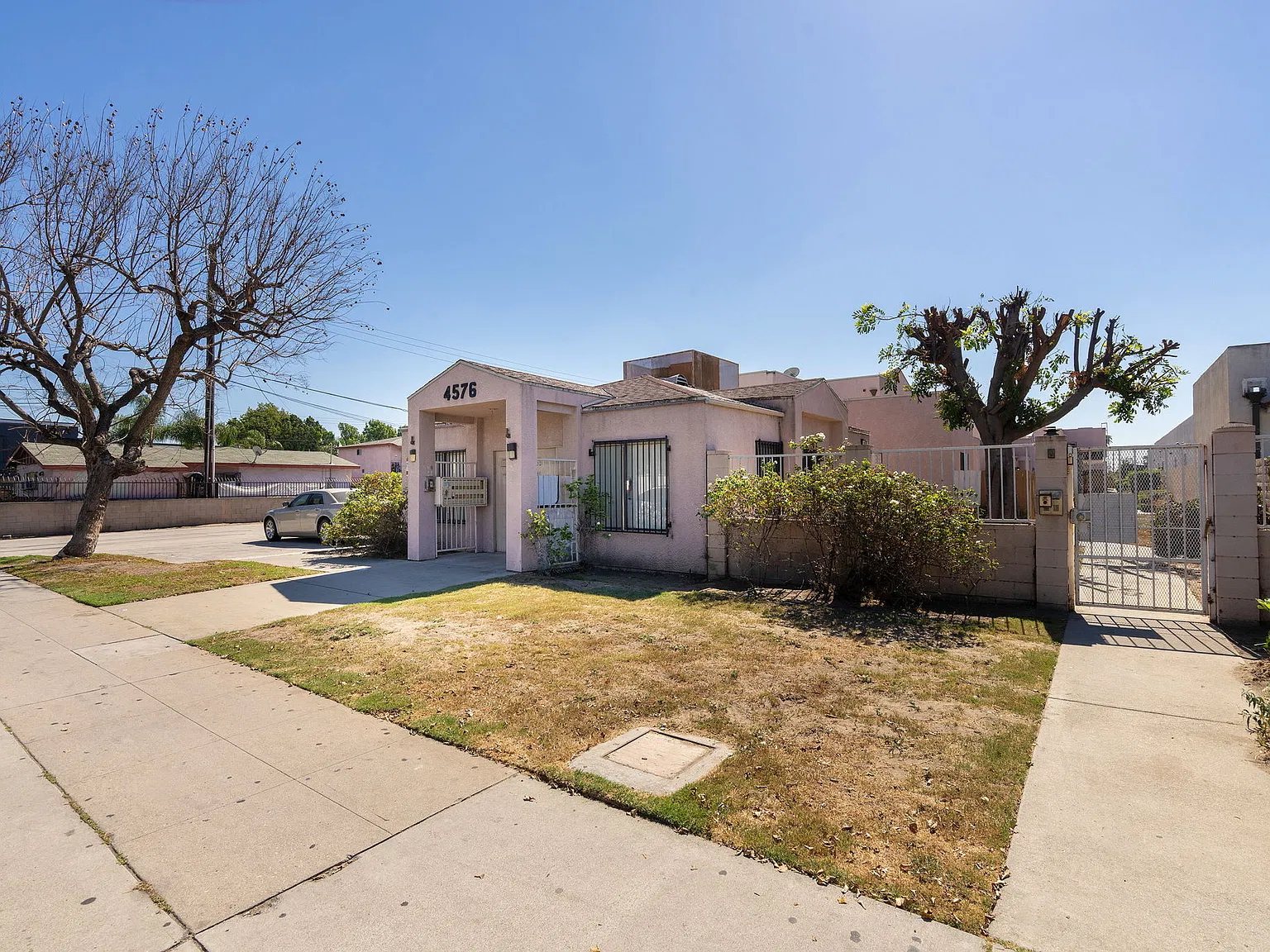 3 bed, 1000 sqft, $3,295 — Photo 2