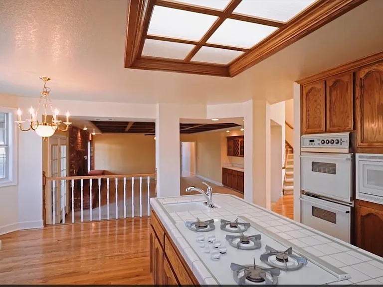 Kitchen (looking towards family room) *Appliances have been upgraded
