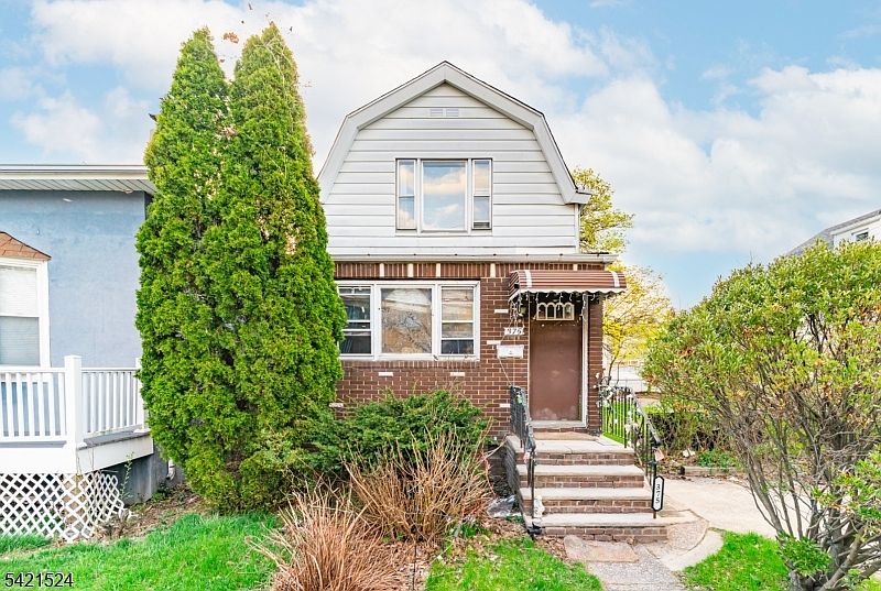 1st image of 375 Westervelt Pl