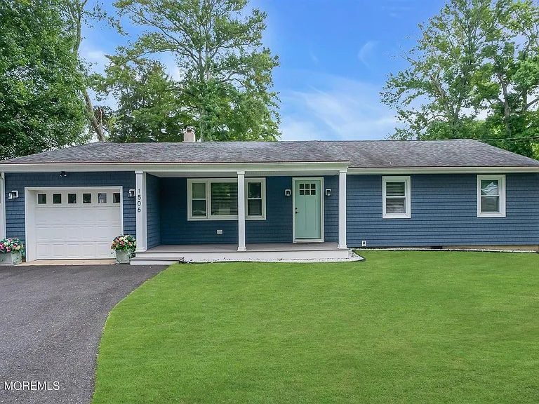 1506 Evergreen Ave — Photo 1