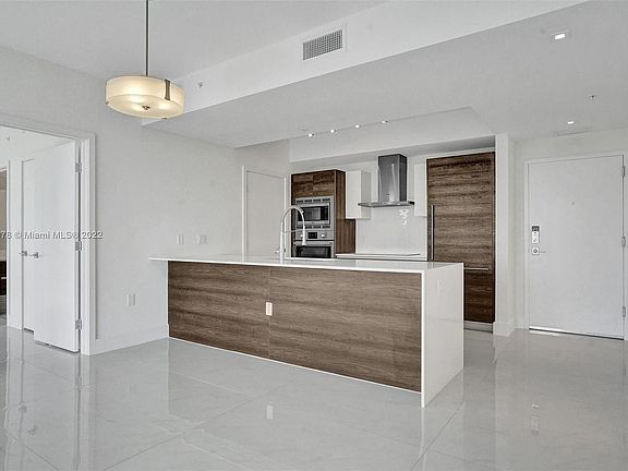 3rd image of 301 Altara Ave #621