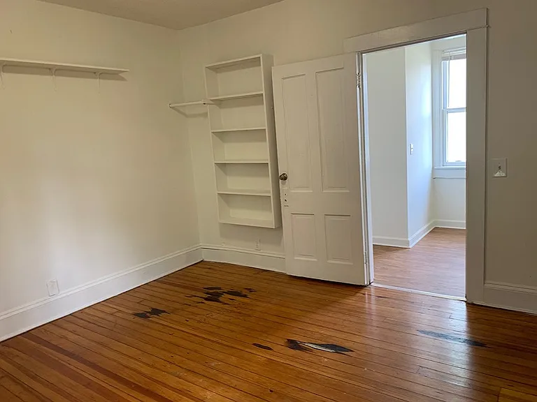 4610 Killam Ave — Photo 9