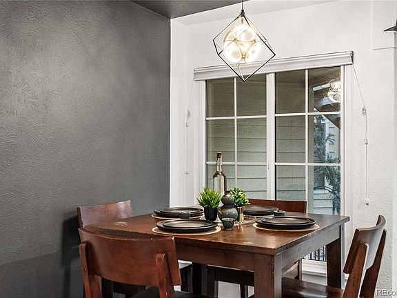 5th image of 910 S Dahlia Street #A