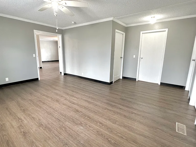 205 S Elm St — Photo 26