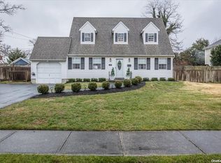 23 Brook Ave, Blue Point, NY 11715