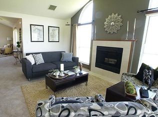 790 Lakeview Dr #13-202, Brookfield, WI 53045