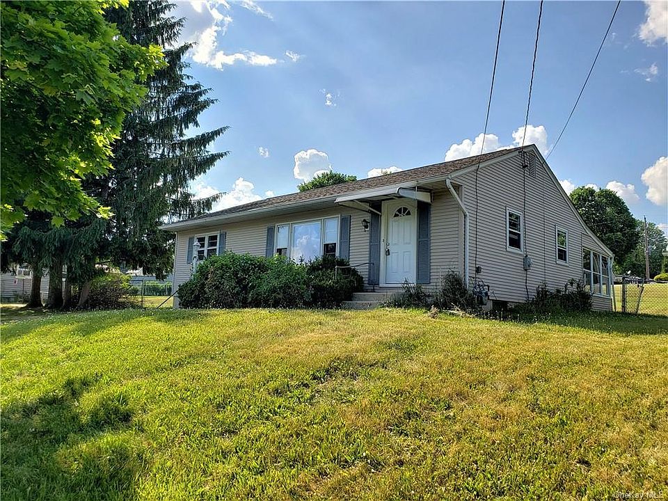 1st image of 8 Birchwood Dr