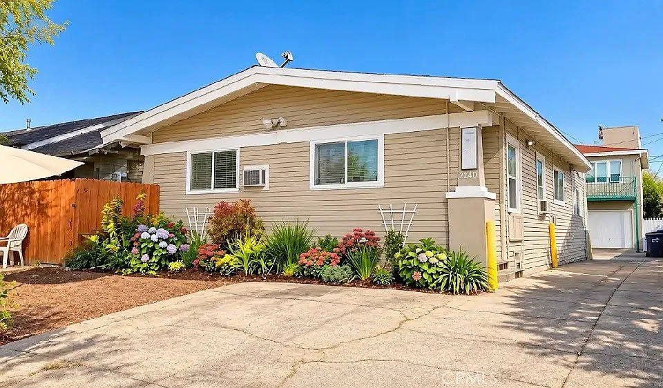 1240 N McCadden Pl #6