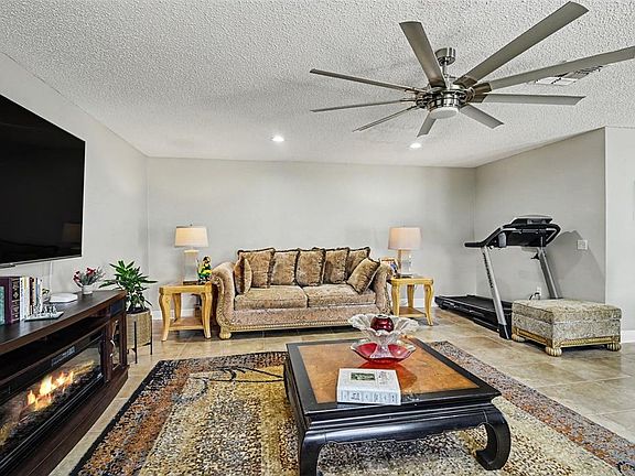 5th image of 121 Mayfield Dr