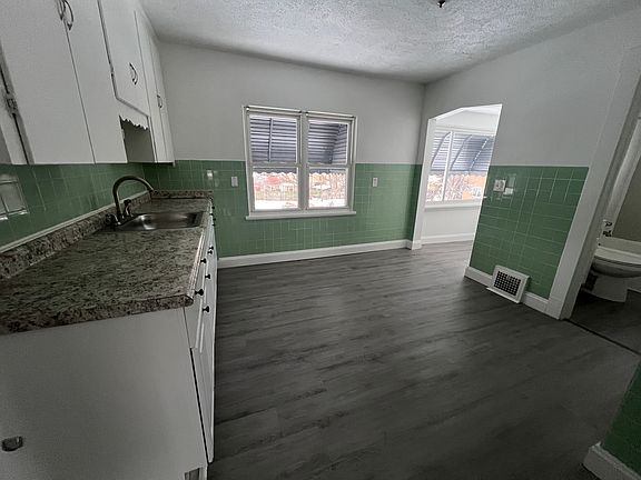 3rd image of 4302 W 30th St Unit 2