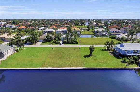 1st image of 762 Orchid Ct