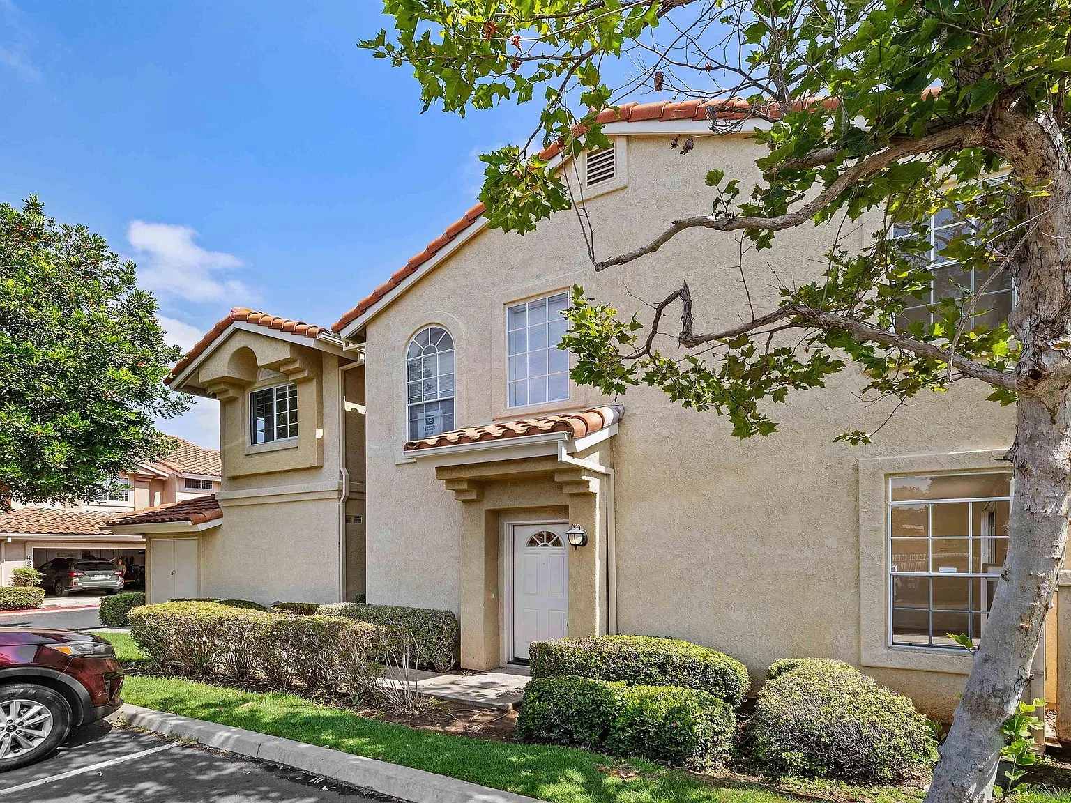 3 bed, 2.5 bath, 1425 sqft, $3,650 — Photo 3