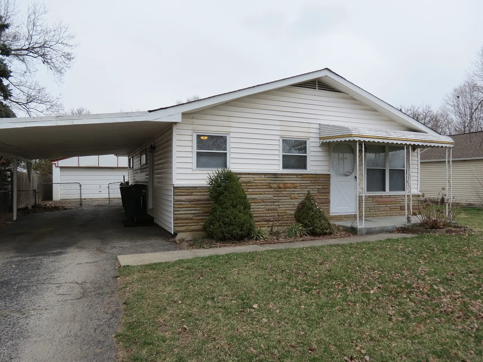 796 Colton Rd photo 1