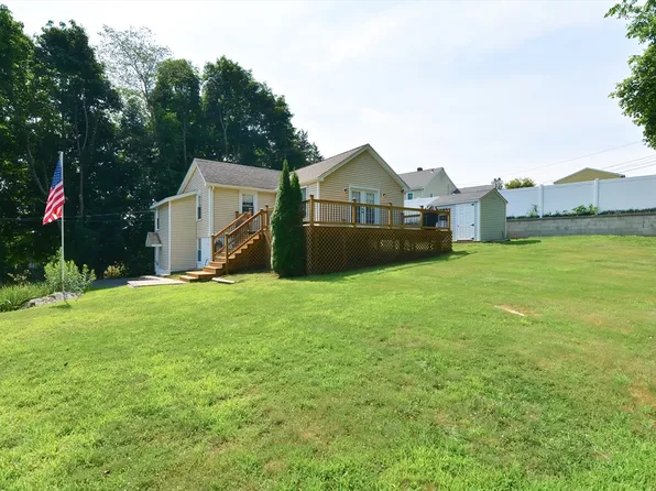 12 Elmwood Ave, Hopedale, MA 01747