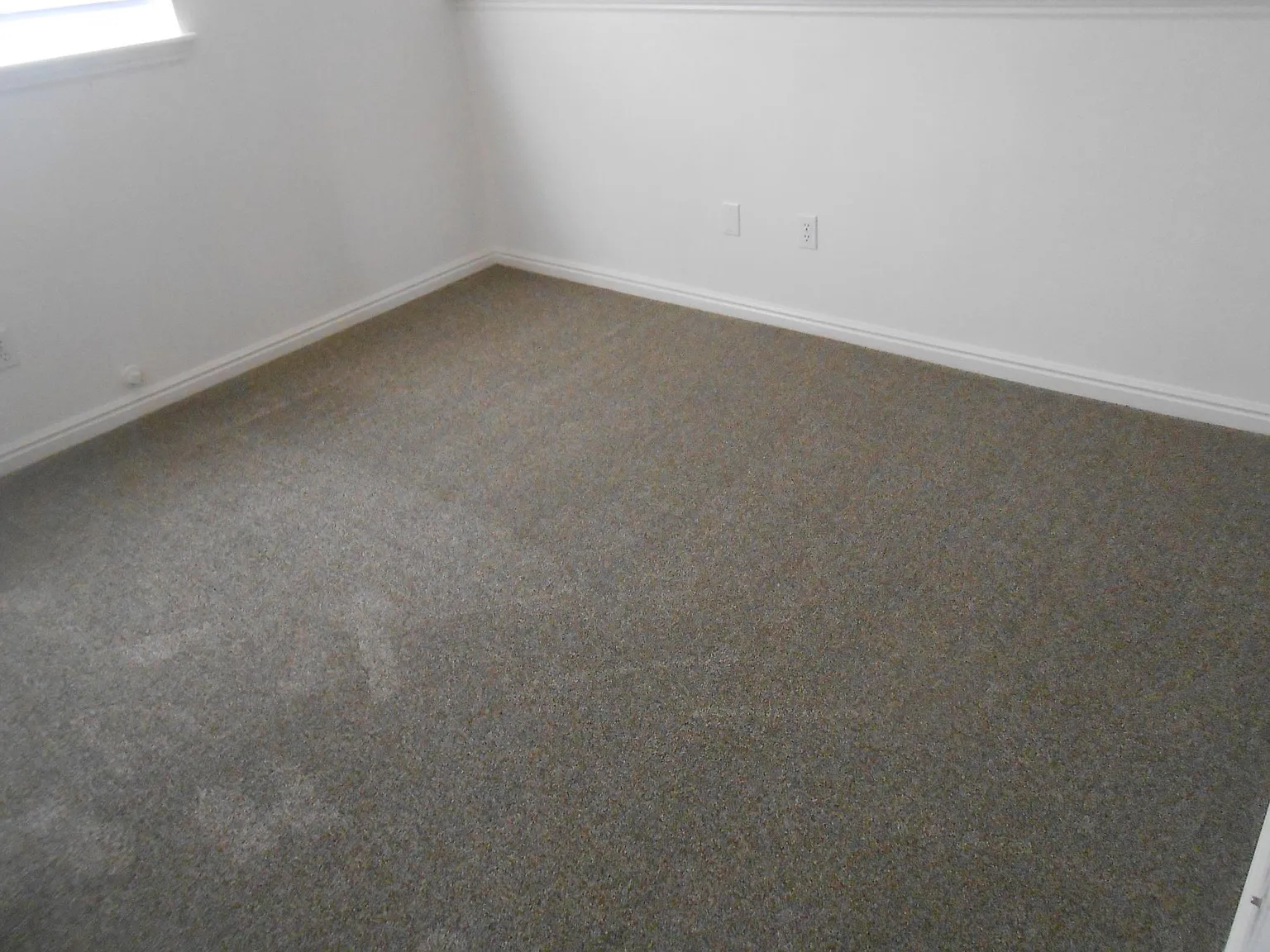 476 Cree Ave — Photo 4