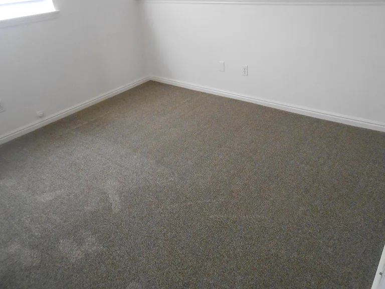 476 Cree Ave #B — Photo 4