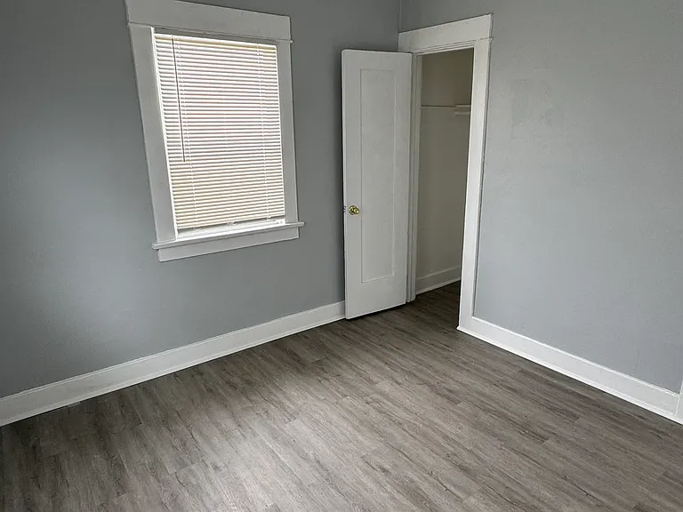 429 W Cowles St — Photo 10
