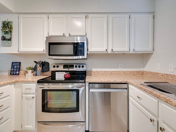 4th image of 3302 Comstock Rd