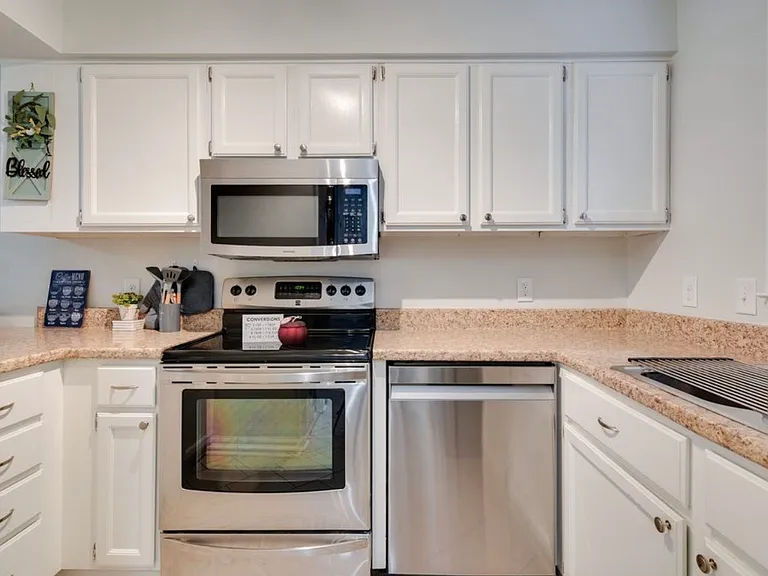 3302 Comstock Rd — Photo 4