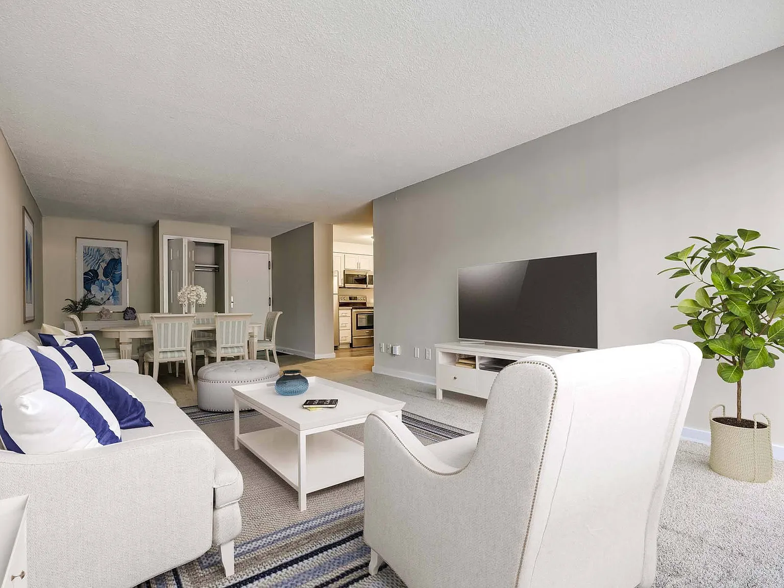 Castlewood Apartments — Photo 2