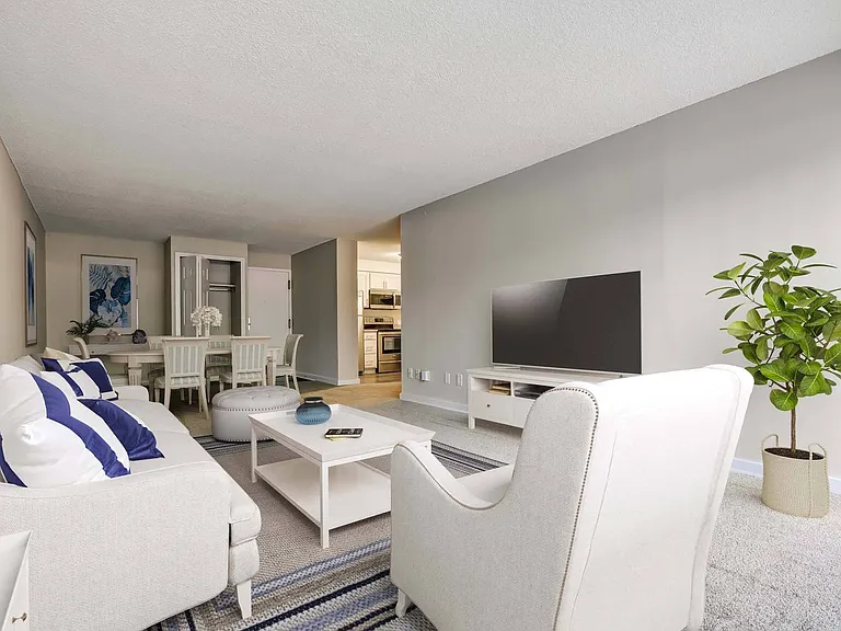 Castlewood Apartments — Photo 2