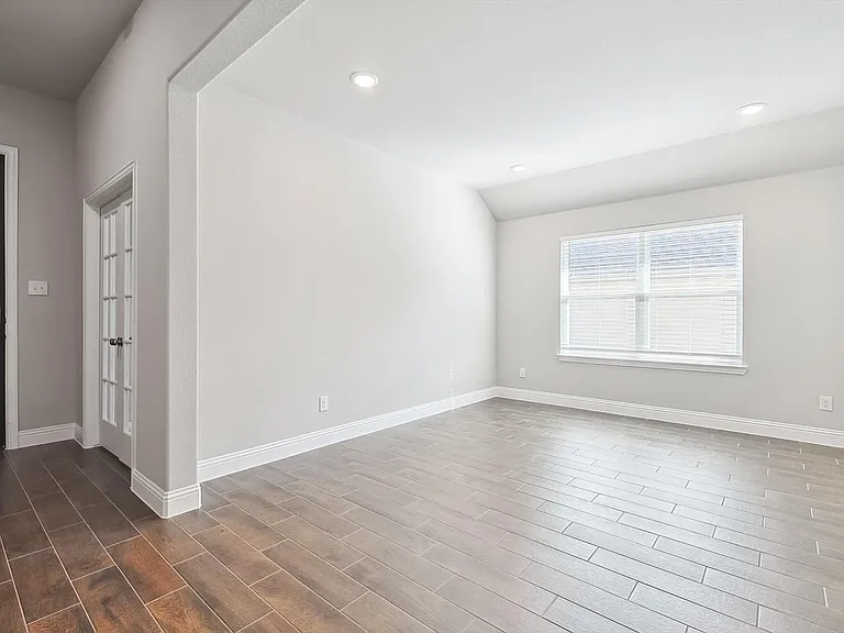 405 Portina Dr — Photo 33