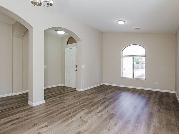 4th image of 15072 W Melvin St