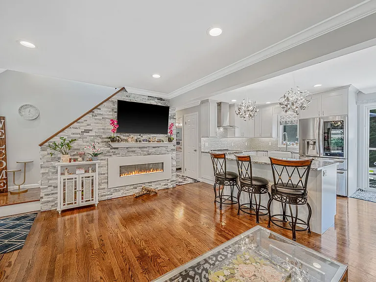 8 Paynes Ln — Photo 6