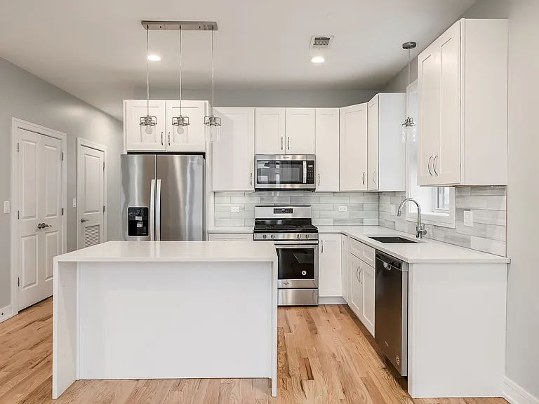 5979 N Elston Ave #3 — Photo 4