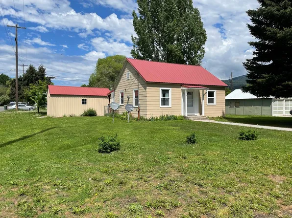 208 W Jenkins Ave, Chewelah, WA 99109