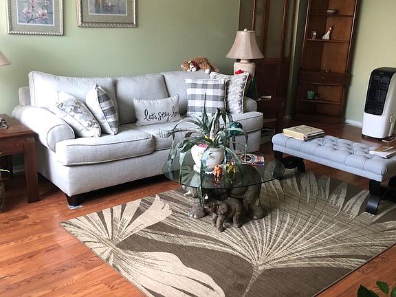 2nd image of 101 Monroe Dr #198