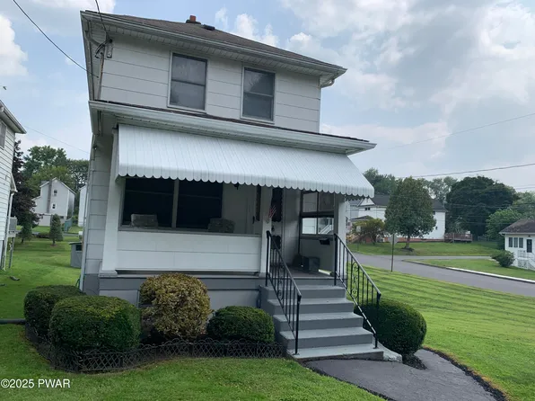 702 Woodlawn St, Throop, PA 18512