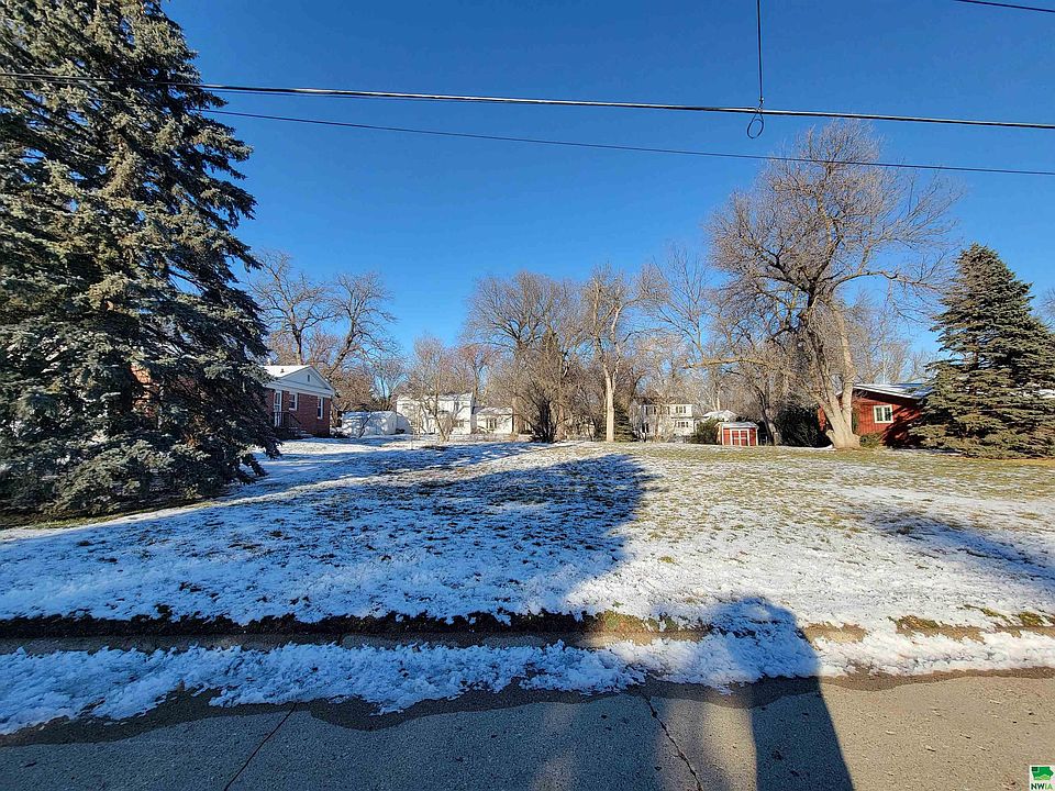 2nd image of 19 37th Street Pl