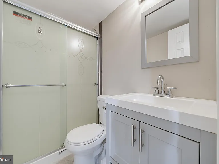 16818 Briardale Rd — Photo 35