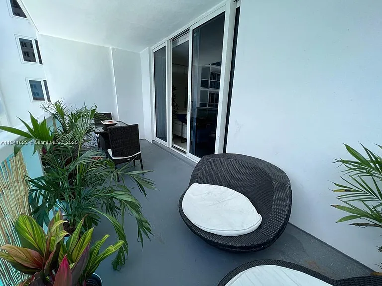 2301 Collins Ave #625 — Photo 12