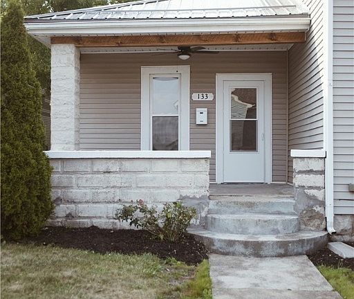 2nd image of 133 1st St W