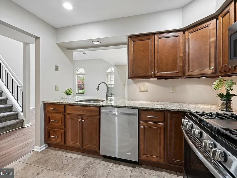 9 Miniver Ct — Photo 3