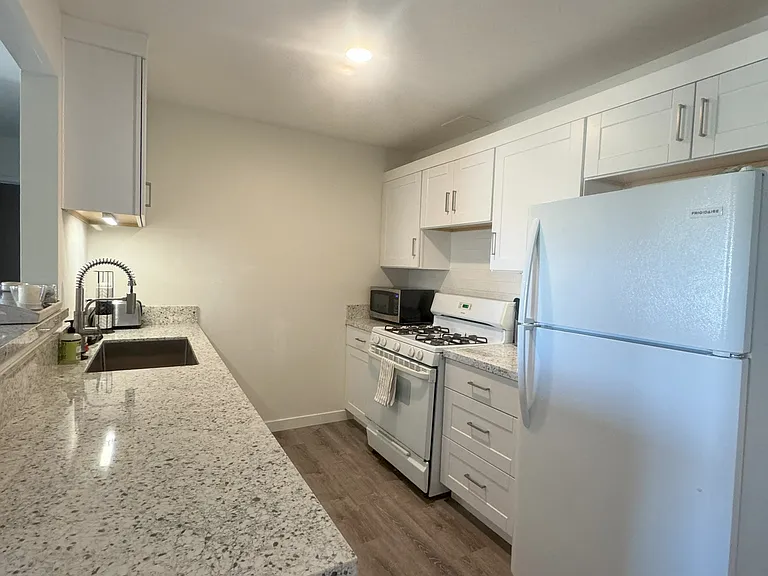 3175 Estelita Ct #D — Photo 6