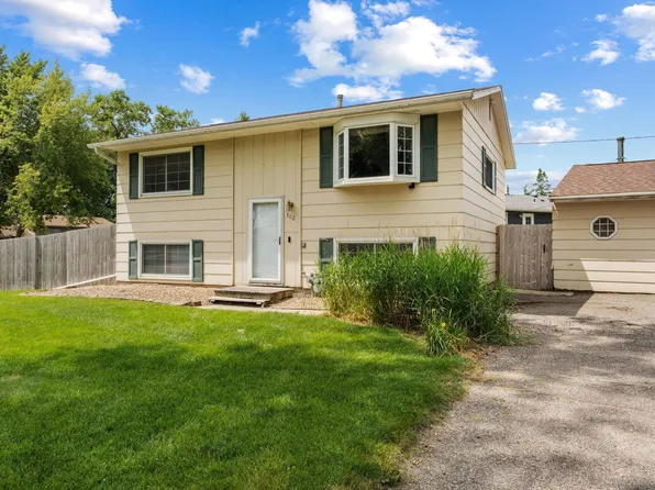 302 Woodland Dr, Owatonna, MN 55060